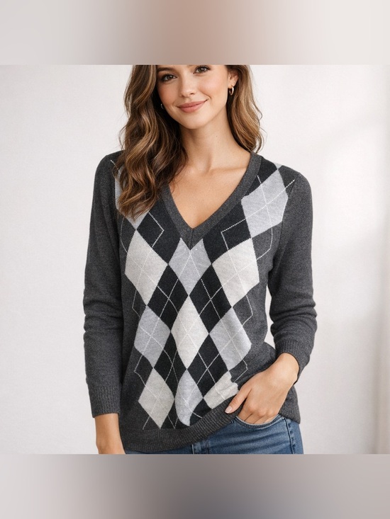 New York & Company Sweaters - New York & Company- Gray Plaid V Neck Sweater Size Medium